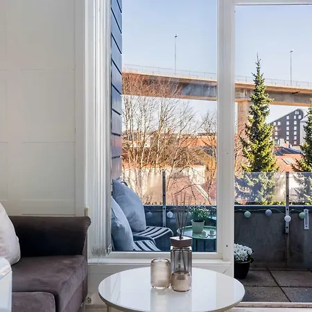 Prime Location By Harbour & Fargegata - Bright Apartment *